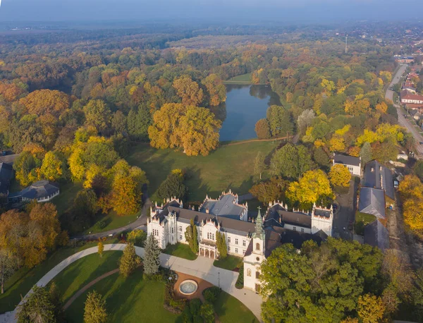 Martonvasar 'daki Brunszvik Kalesi' nin hava görüntüsü