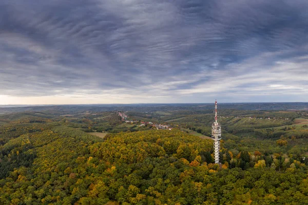 Вежа Zalaegerszeg Осіннім Лісом Стокове Фото