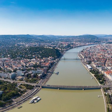 Tuna Nehri ile Budapeşte 'nin hava manzarası