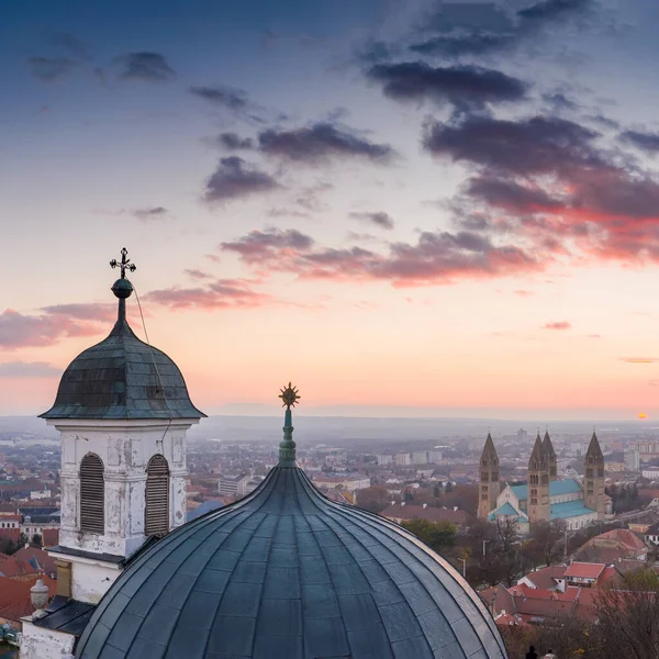 Macaristan Pecs Deki Küçük Bir Kilisenin Insansız Hava Aracı Fotoğrafı — Stok fotoğraf