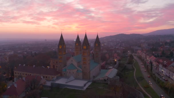 Luchtfoto Van Szekeszegyhaz Pecs Met Prachtige Zonsondergang — Stockvideo