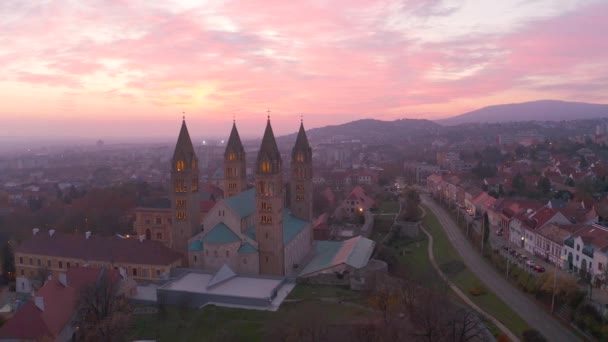 Luchtfoto Van Szekeszegyhaz Pecs Met Prachtige Zonsondergang — Stockvideo