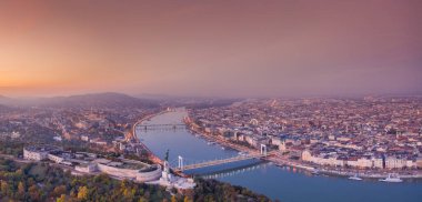 Budapeşte 'nin hava manzaralı güzel gündoğumu