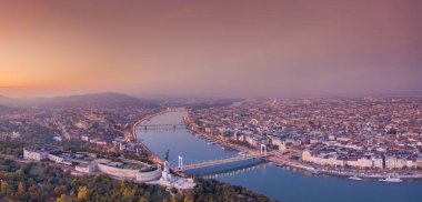 Budapeşte 'nin hava manzaralı güzel gündoğumu