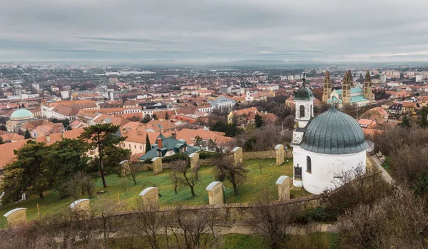 Kaple Pecsu Maďarská Oblačným Nebem — Stock fotografie