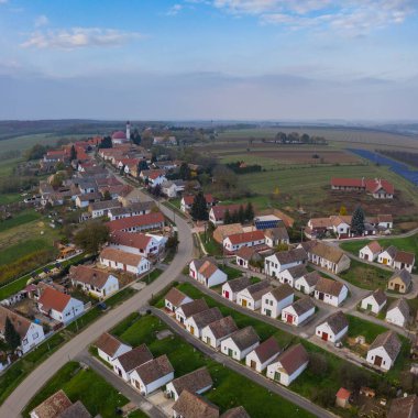 Güney Macaristan 'ın Palkonya köyünde şarap mahzenleri üst üste