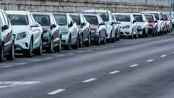 Wiele Samochodów Poruszających Się Drodze — Zdjęcie stockowe