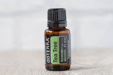 Pecs, Hungray - 27 Şubat 2021 - Günlük kullanım için Doterra Temel Yağ 'ın resimsel editoryal görüntüsü