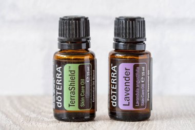 Pecs, Hungray - 27 Şubat 2021 - Günlük kullanım için Doterra Temel Yağ 'ın resimsel editoryal görüntüsü