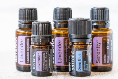 Pecs, Hungray - 27 Şubat 2021 - Günlük kullanım için Doterra Temel Yağ 'ın resimsel editoryal görüntüsü