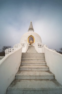 Hungary, Zalaszanto 'da barış stupası denen beyaz bir stupa.