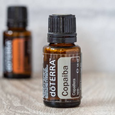 Pecs, Hungray - 27 Şubat 2021 - Günlük kullanım için Doterra Temel Yağ 'ın resimsel editoryal görüntüsü