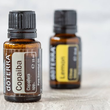 Pecs, Hungray - 27 Şubat 2021 - Günlük kullanım için Doterra Temel Yağ 'ın resimsel editoryal görüntüsü