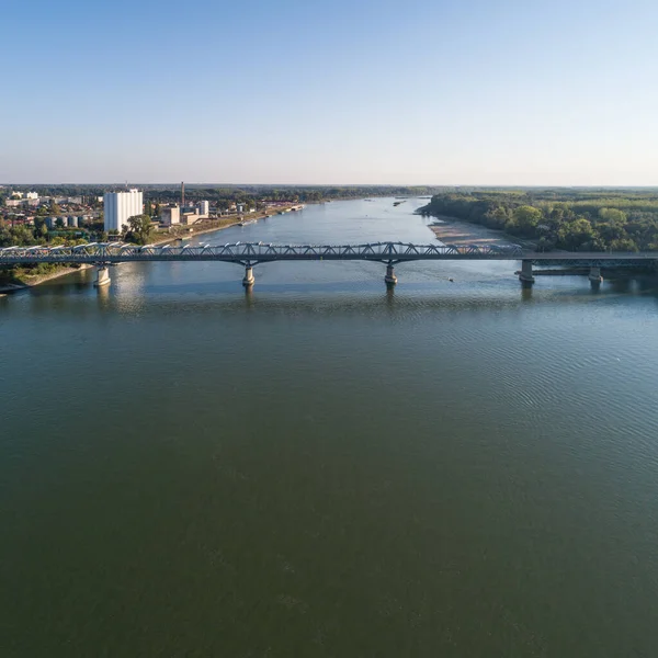 Macaristan 'daki Baja Köprüsü Tuna Nehri üzerinde