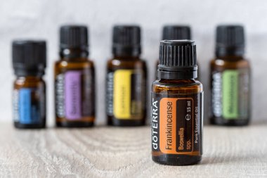 Pecs, Hungray - 27 Şubat 2021 - Günlük kullanım için Doterra Temel Yağ 'ın resimsel editoryal görüntüsü