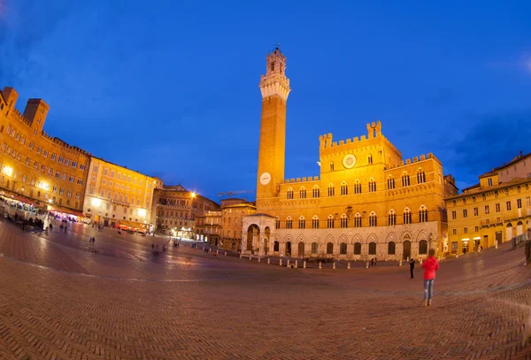 Piazza del Campo com Palazzo Pubblico — Fotografia de Stock