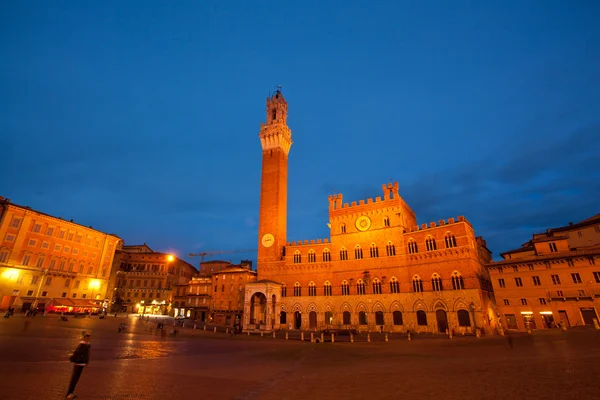 Piazza del Campo com Palazzo Pubblico — Fotografia de Stock