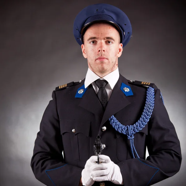 Soldado elegante vestindo uniforme — Fotografia de Stock