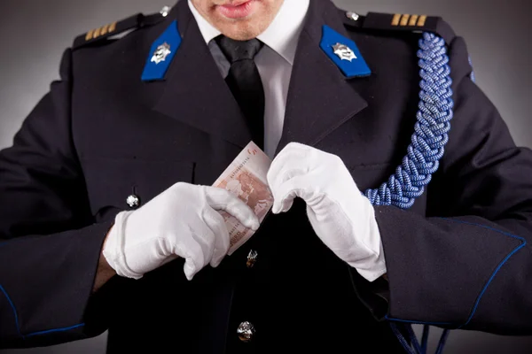 Soldado elegante vestindo uniforme — Fotografia de Stock