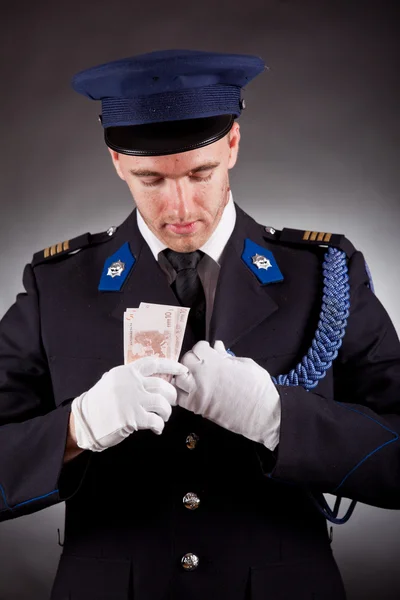 Elegante soldato indossa uniforme — Foto Stock