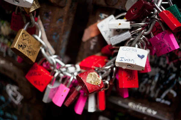 Vorhängeschlösser bei Julia Capulet zu Hause — Stockfoto