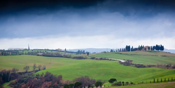 Typisch Toscaanse landschap in Italië — Stockfoto