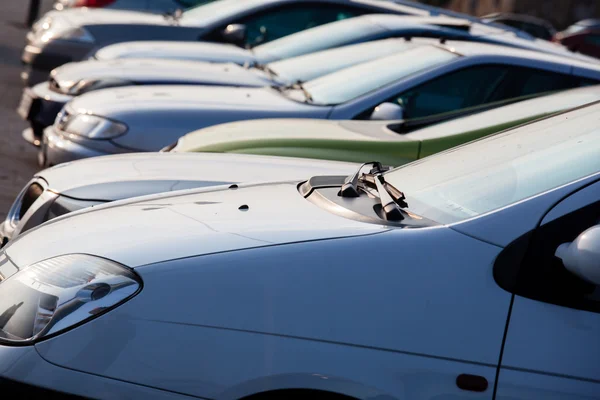 Parkende Autos — Stockfoto