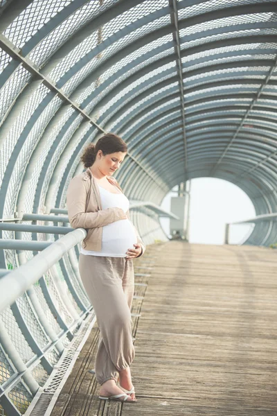 Mujer embarazada hermosa — Foto de Stock