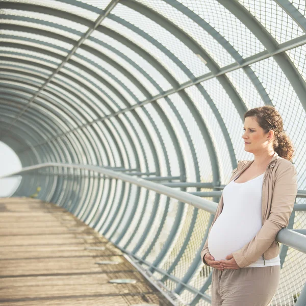 Mujer embarazada hermosa — Foto de Stock