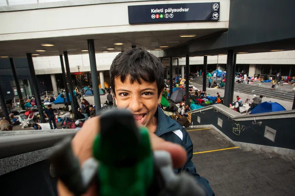 War refugees at the Keleti Railway Station — Stock Photo, Image