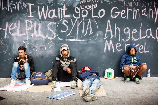 Refugiados de guerra na estação ferroviária de Keleti — Fotografia de Stock