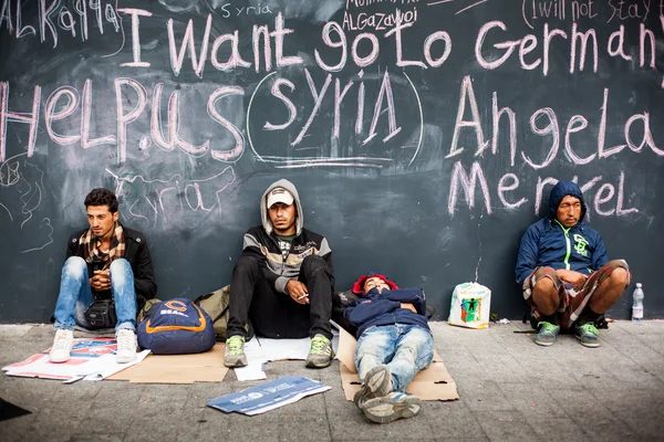 Refugiados de guerra en la estación de tren Keleti — Foto de Stock