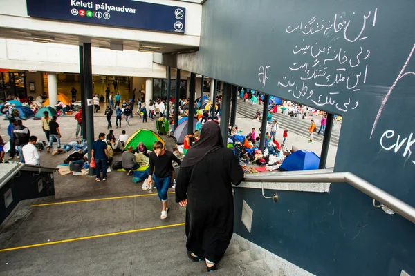 War refugees at the Keleti Railway Station — Stock Photo, Image