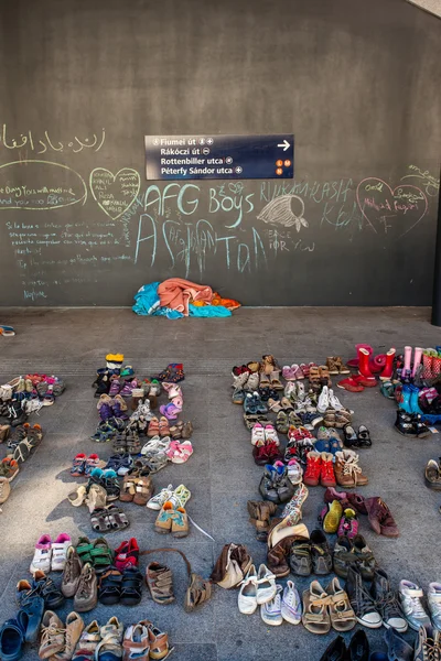 Réfugiés de guerre à la gare de Keleti — Photo