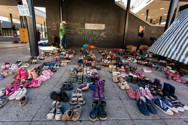 Refugiados de guerra na estação ferroviária de Keleti — Fotografia de Stock