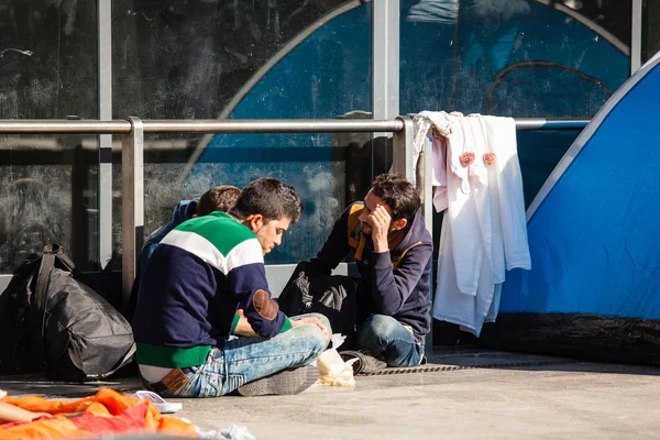 Rifugiati di guerra alla stazione ferroviaria di Keleti — Foto Stock