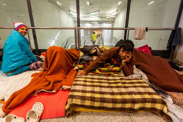 Krigsflyktingar vid Keleti järnvägsstation — Stockfoto