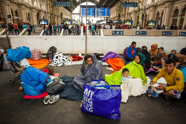 Kriegsflüchtlinge am Keleti-Bahnhof — Stockfoto