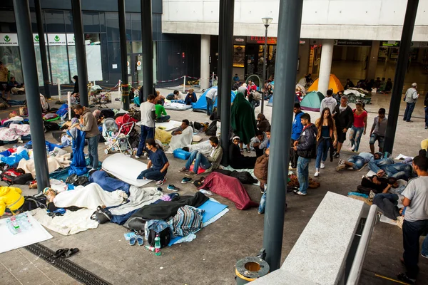 War refugees at the Keleti Railway Station — Stock Photo, Image