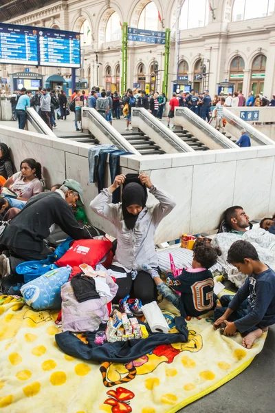 Kriegsflüchtlinge am Keleti-Bahnhof — Stockfoto