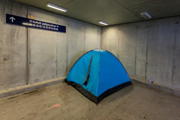 Refugiados de guerra en la estación de tren Keleti — Foto de Stock