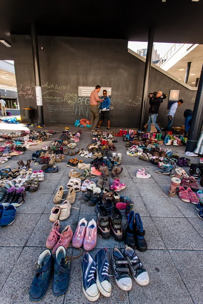 War refugees at the Keleti Railway Station — Stock Photo, Image