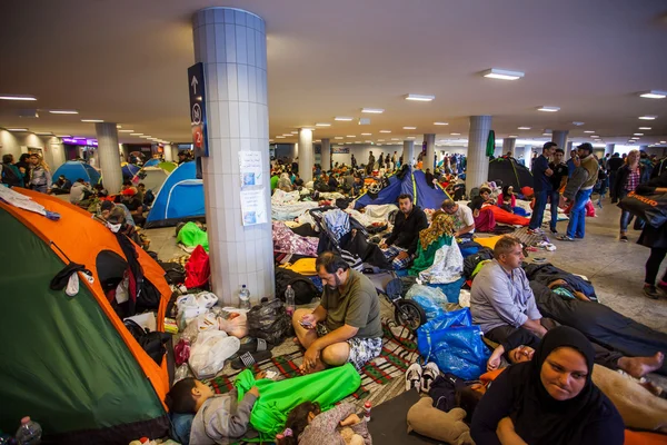 Kriegsflüchtlinge am Keleti-Bahnhof — Stockfoto