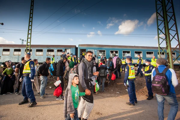 Refugiados de guerra en la estación de tren Gyekenyes — Foto de Stock