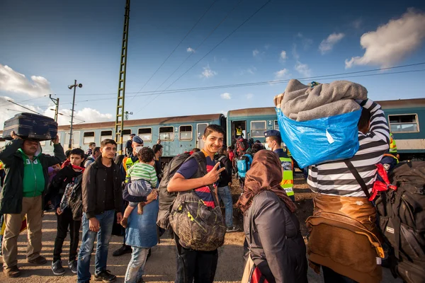Refugiados de guerra en la estación de tren Gyekenyes — Foto de Stock