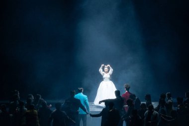 BÜDAPEST, HUNGARY - 12 Ocak Bartk Mhely tncsoport dansçıları Nemzeti Szinhaz 'da sergilenmektedir. 12 Ocak 2026 Budapeşte Macaristan