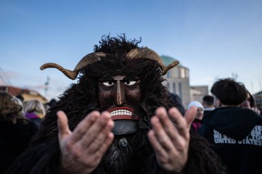 MOHACS, HUNGARY - 17 Şubat Busojaras Karnavalı. 17 Şubat 2026, Mohacs, Macaristan.