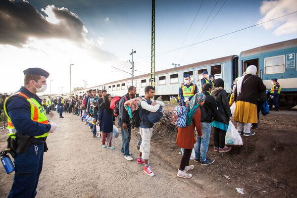Военные беженцы на железнодорожном вокзале Гикенес
