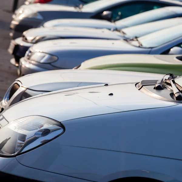 Aparcamiento coches nuevos — Foto de Stock