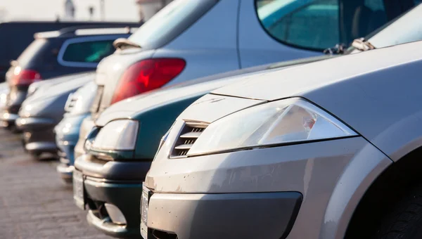 Nieuwe auto's parkeren — Stockfoto